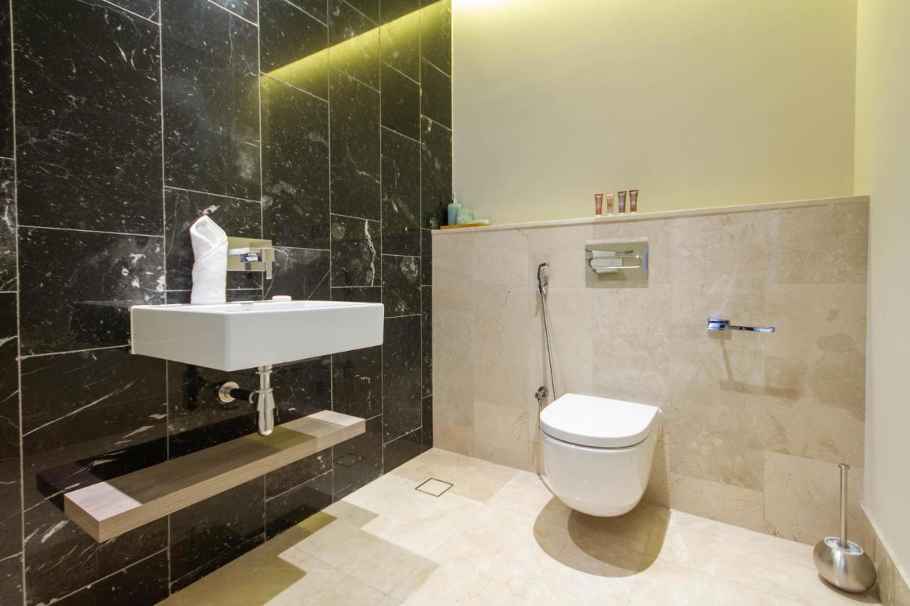 Bespoke Holiday Homes - Palm Jumeirah- 2 Bedroom Sea View With Pool & Beach Access, The 8 Dubai Exterior photo